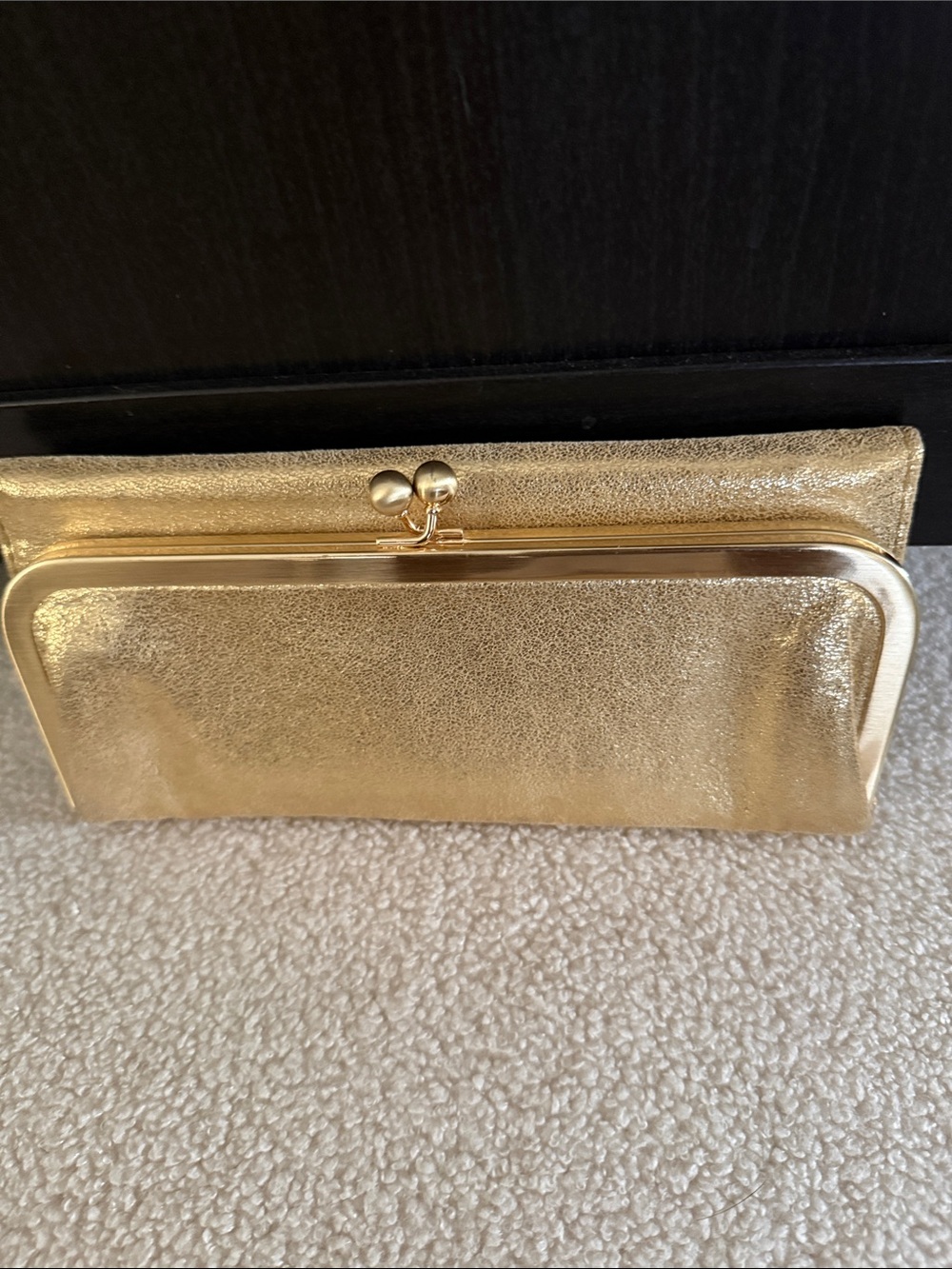 HOBO Lauren Clutch Wallet Gold Metallic with Kiss-Lock